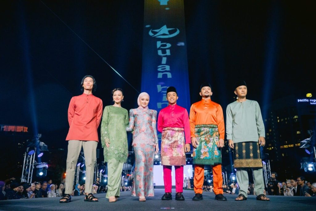 Bulan Bintang Takes The Sky